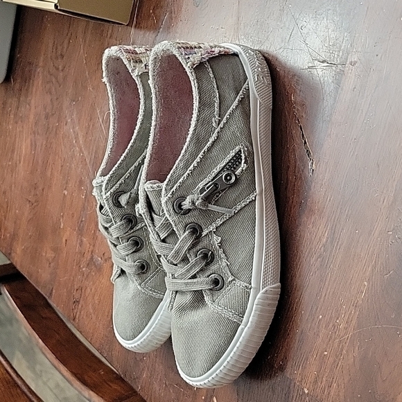 Blowfish Malibu Kids Size 4 - Picture 3 of 6